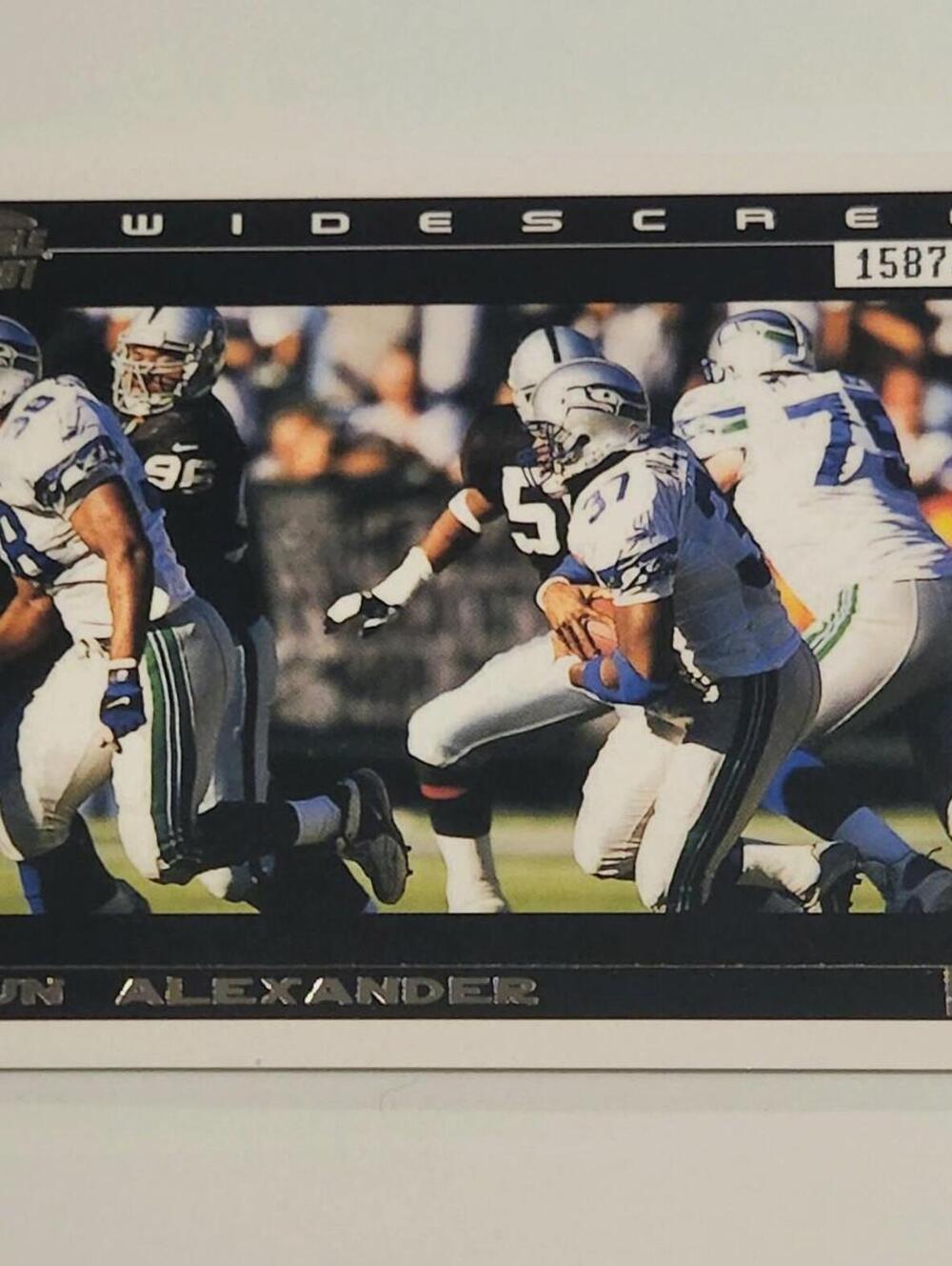 2001 Pacific Invincible Widescreen #17 Shaun Alexander /2500 Football Card